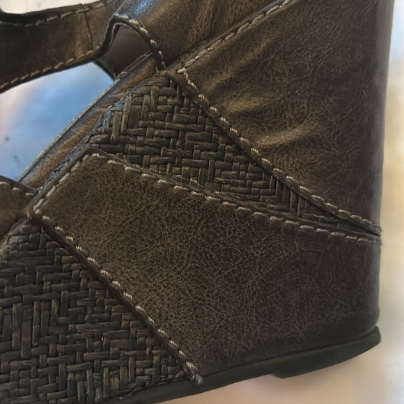 Big Buddha brown wedges in size 7.5 - Picture 3 of 9